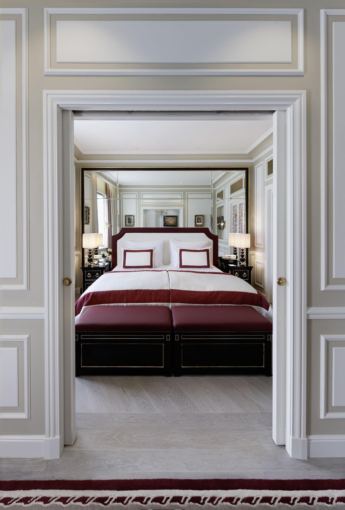 Hotel Sacher Salzburg Eksteriør bilde A bedroom at the Mandarin Oriental, Paris