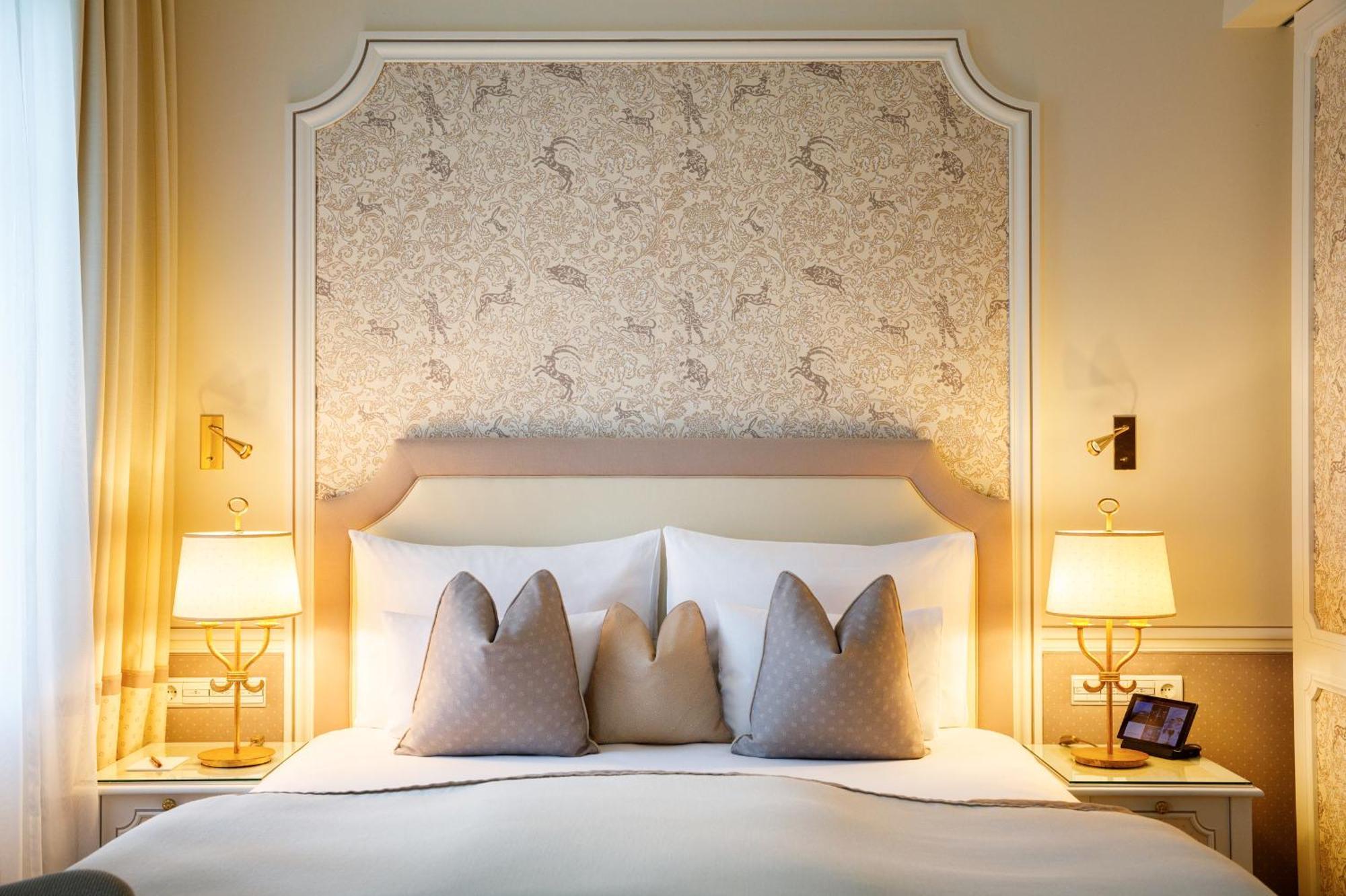 Hotel Sacher Salzburg Eksteriør bilde A bedroom at the hotel