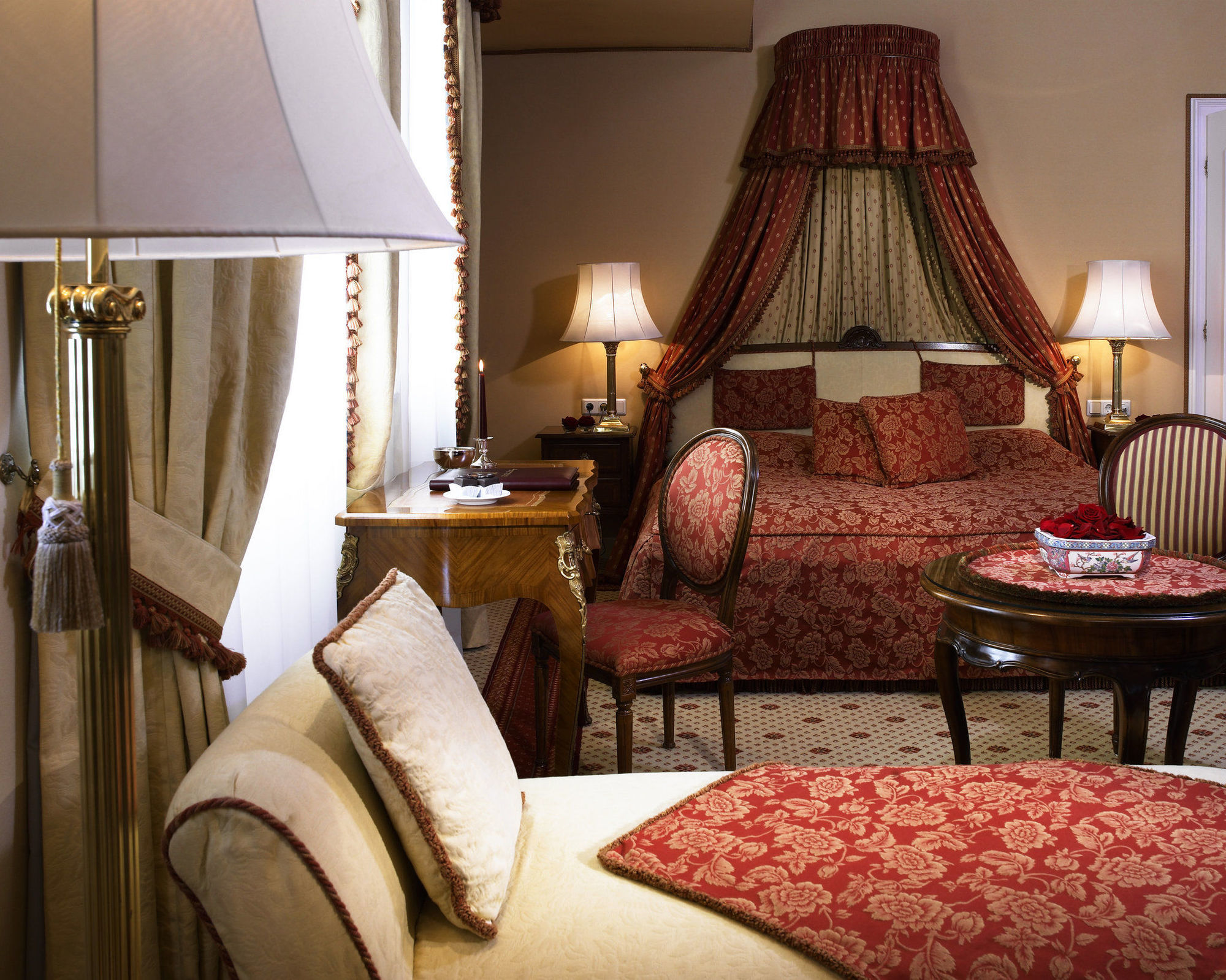 Hotel Sacher Salzburg Rom bilde A suite at the Hotel de Crillon